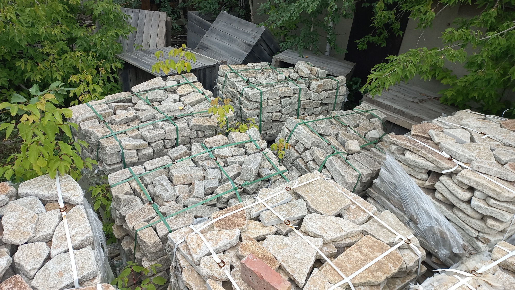 Плитняк галтованный гранитный для ландшафтного дизайна купить в Дзержинском