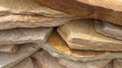 Плитняк златолит жёлтый золотистый для отмостки купить в Дзержинском