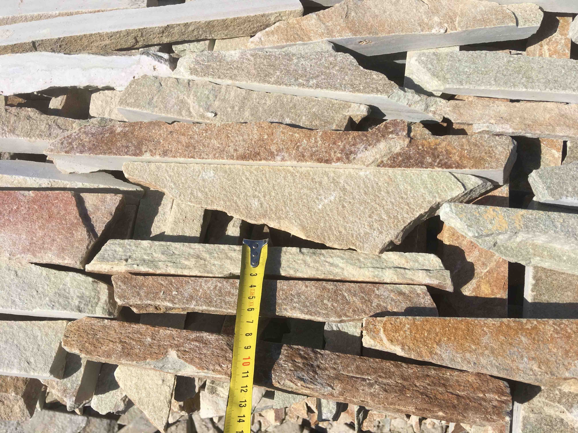 Горбушка златолит золотистый для облицовки купить в Дзержинском