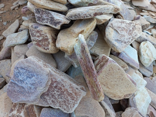 Златолит жёлтый, жёлто-зелёный глыбки и валуны для ланшафтного дизайна купить в Дзержинском