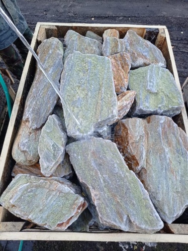 Златолит жёлтый, жёлто-зелёный глыбки и валуны для ланшафтного дизайна купить в Дзержинском