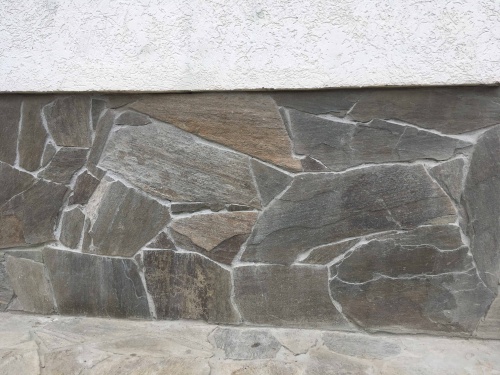 Плитняк златолит Уральский для цоколя, отмостки купить в Дзержинском