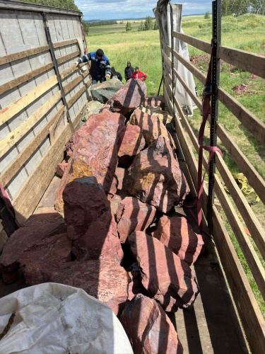 Ландшафтные глыбы красно-фиолетовые 200-1000 килограмм купить в Дзержинском