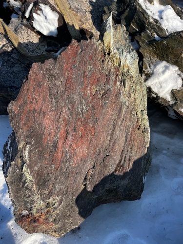 Ландшафтные глыбы красно-фиолетовые 200-1000 килограмм купить в Дзержинском