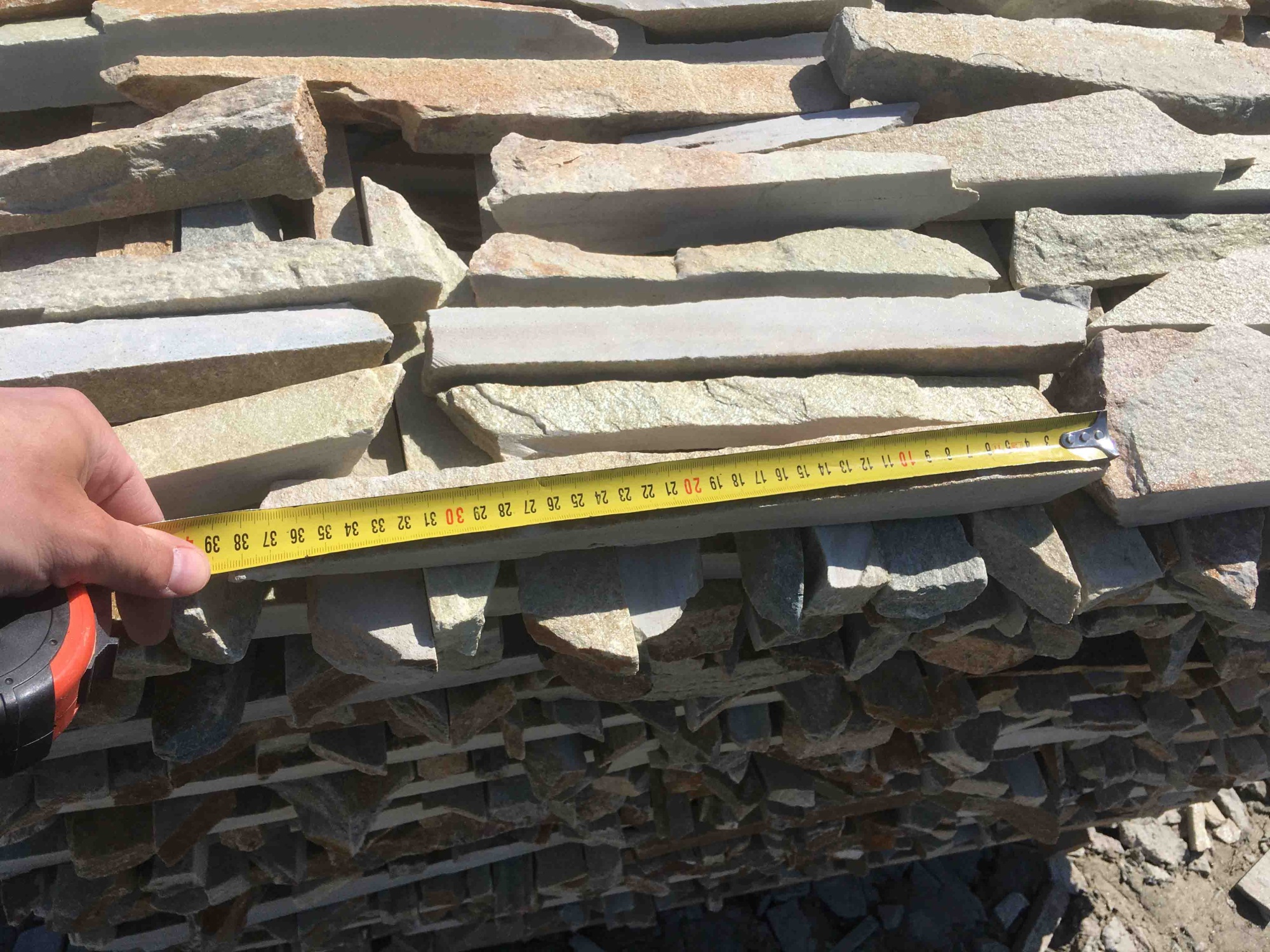 Горбушка златолит золотистый для облицовки купить в Дзержинском