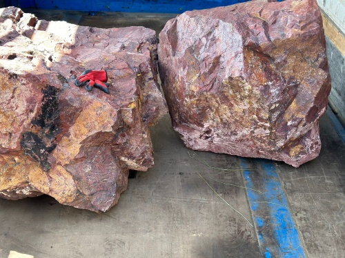 Ландшафтные глыбы красно-фиолетовые 200-1000 килограмм купить в Дзержинском