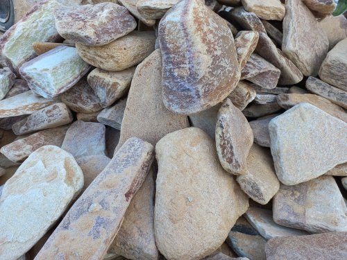 Златолит жёлтый, жёлто-зелёный глыбки и валуны для ланшафтного дизайна купить в Дзержинском