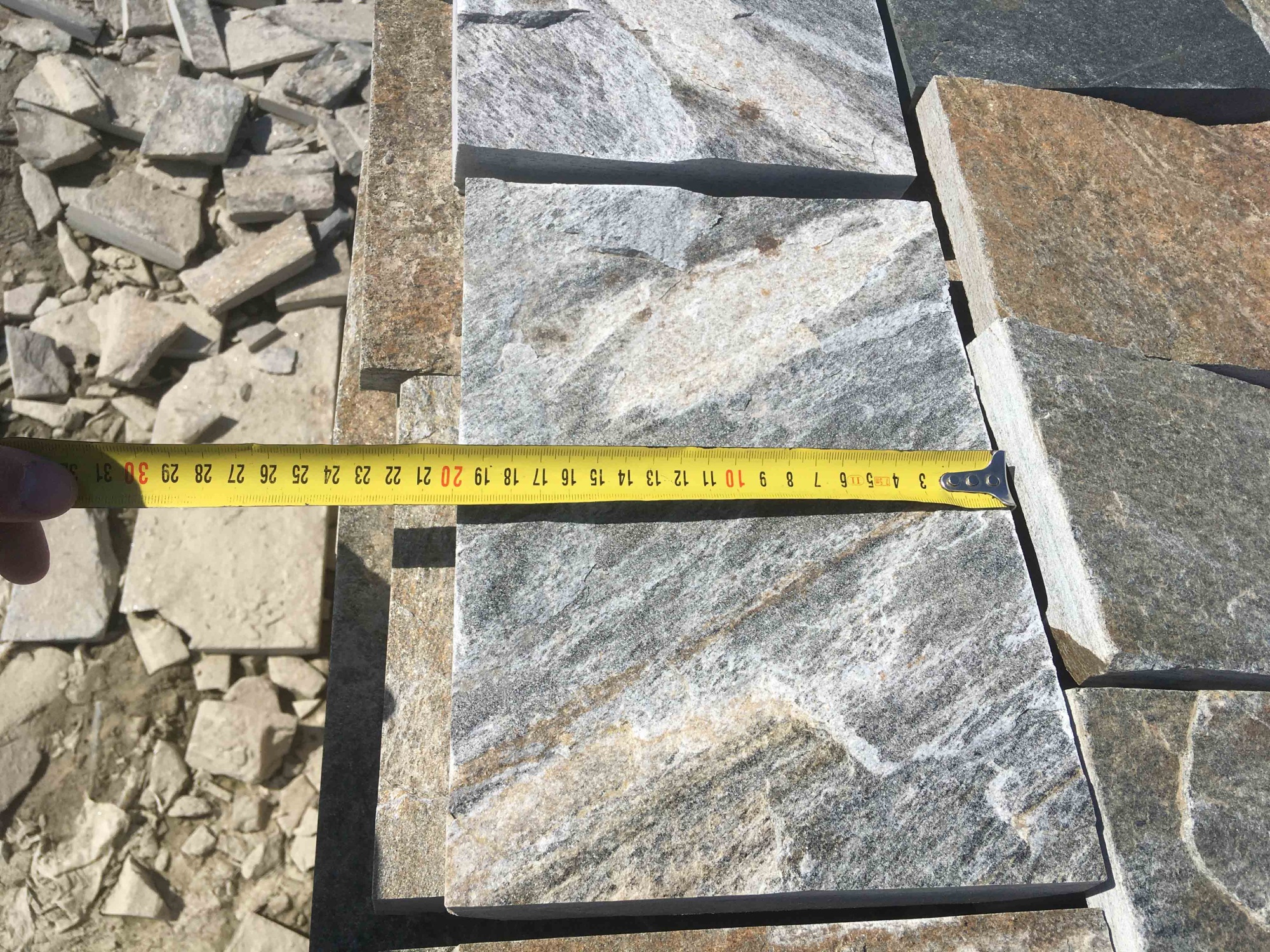 Плитка пилёная златолит Уральский для цоколя, отмостки купить в Дзержинском