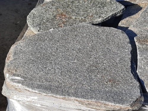 Златолит серебристый галтованный для лестниц купить в Дзержинском