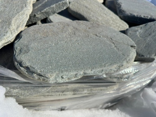 Плитняк златолит зелёный галтованный для мощения на бетон купить в Дзержинском