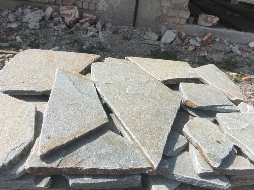 Златолит серебристый галтованный для лестниц купить в Дзержинском