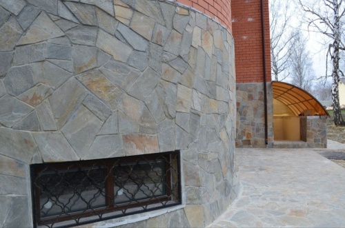 Плитняк златолит Уральский для цоколя, отмостки купить в Дзержинском